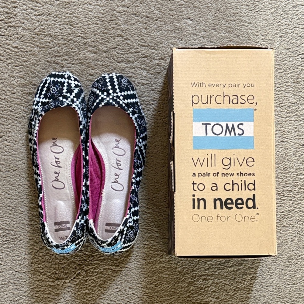 Toms Black & White Patterned Girls' Slip-On Ballet Flats